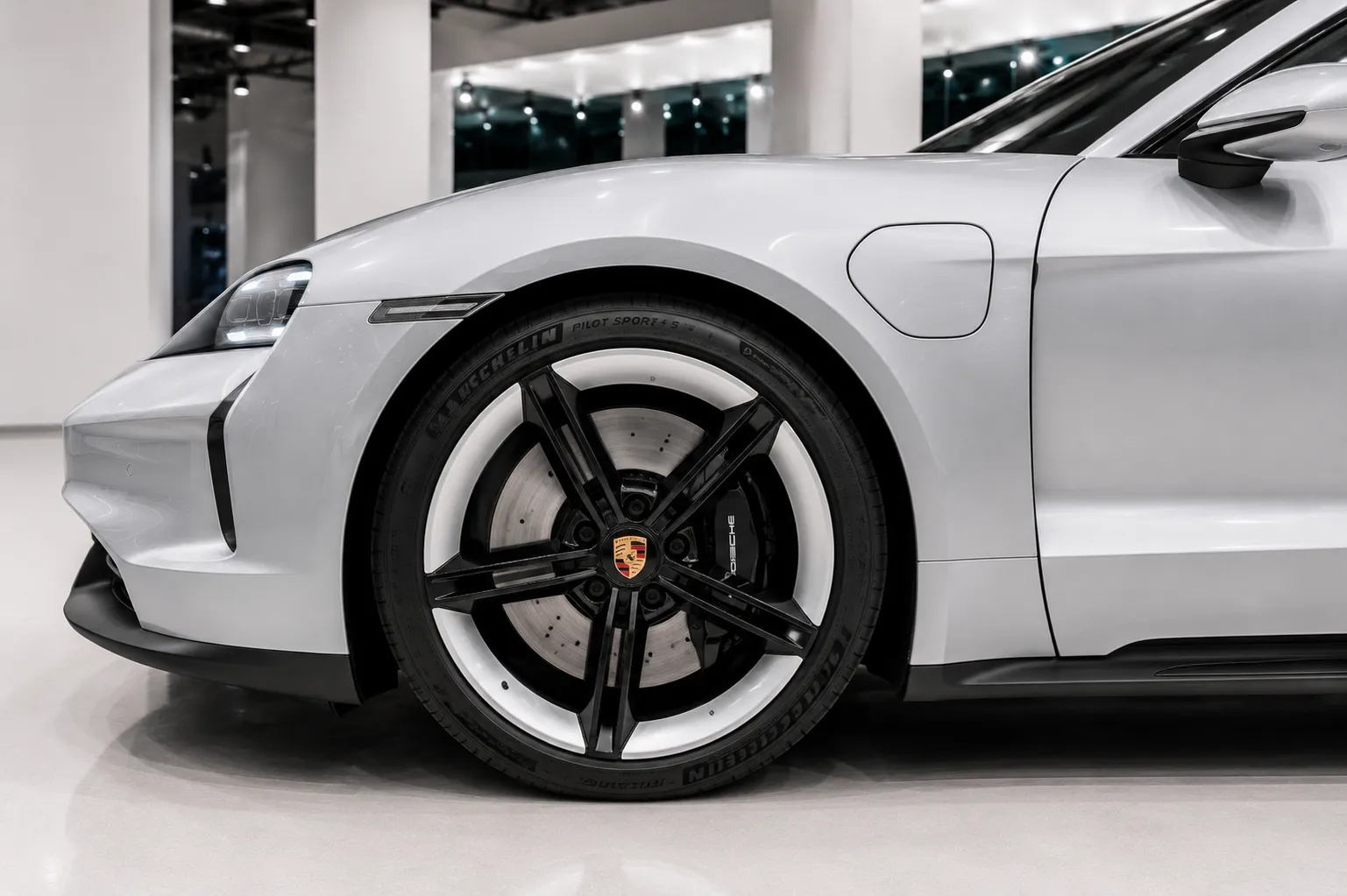 Electric Performance Refined: The Facelifted Porsche Taycan 5